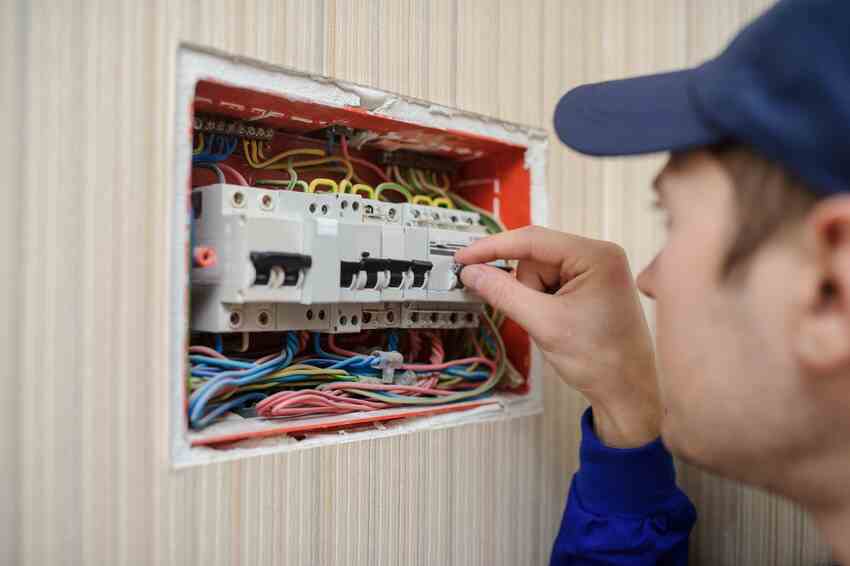 Emergency electrician in Oldham
